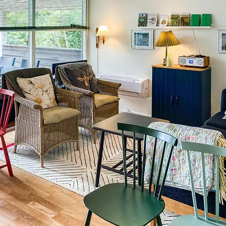 1 Bedroom Gorgeous In Ferienhaus *